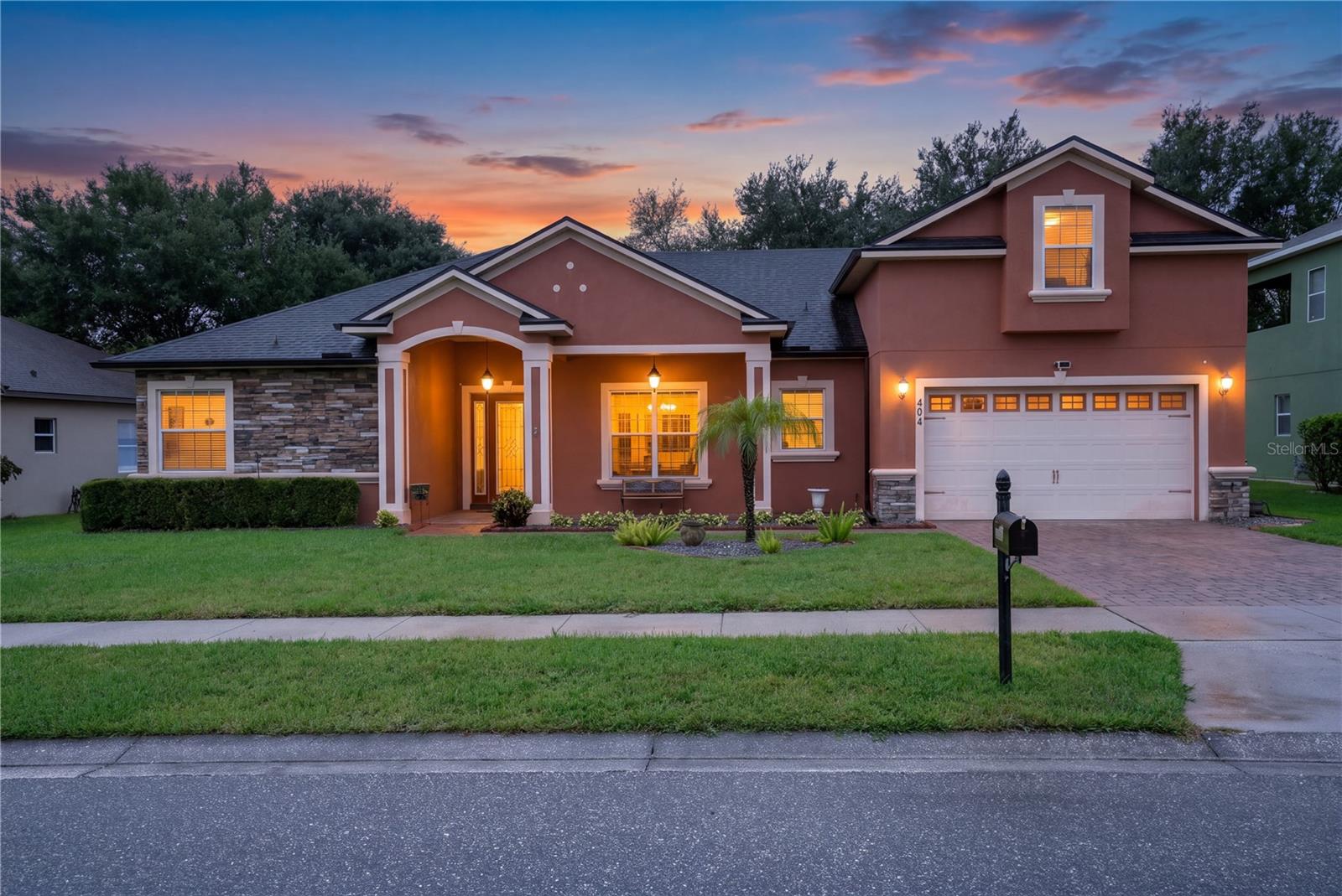 Listing photo 2 for 204 Shady Heather Ln