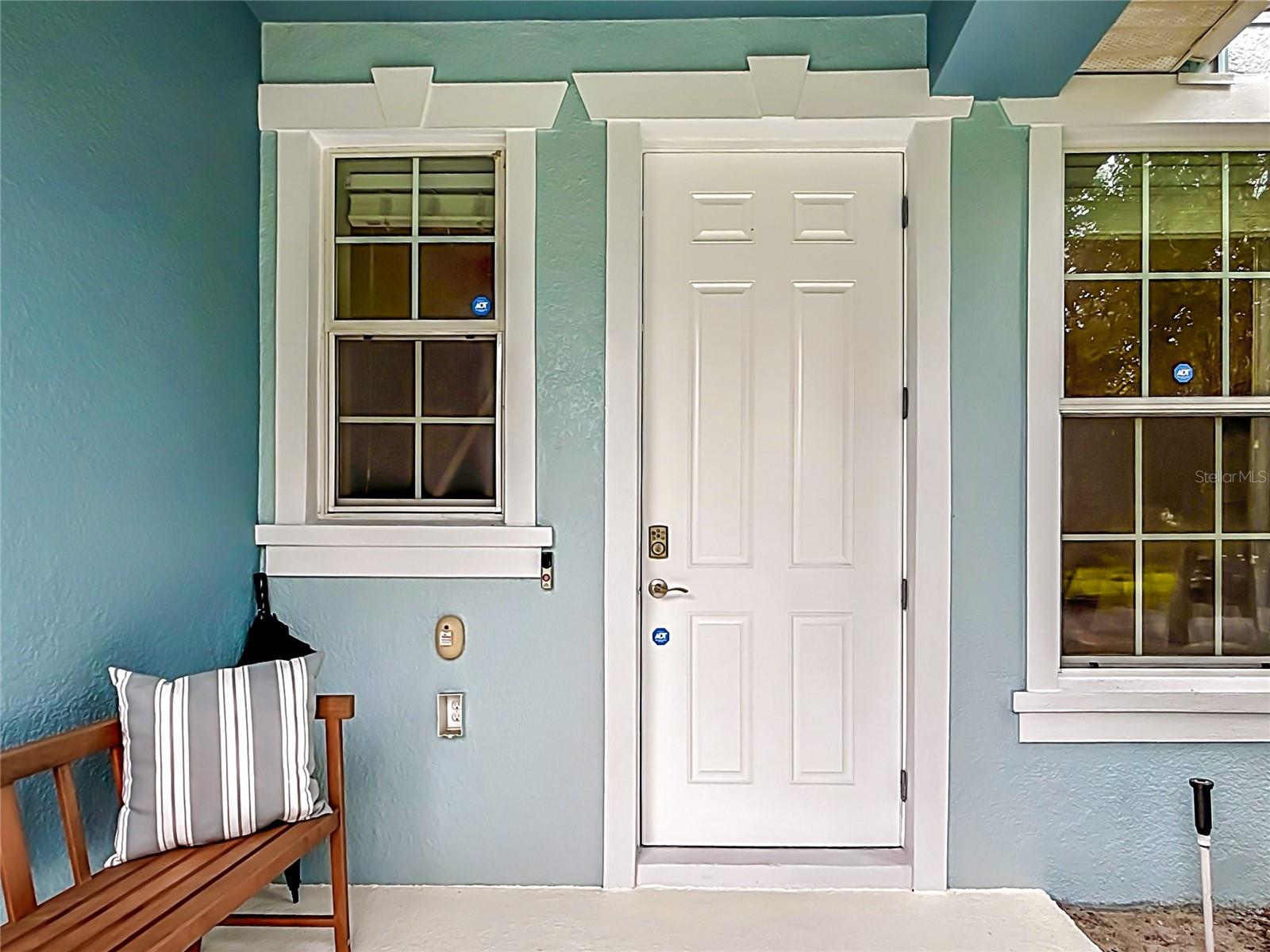 Listing photo 3 for 14066 Avenue Of The Groves
