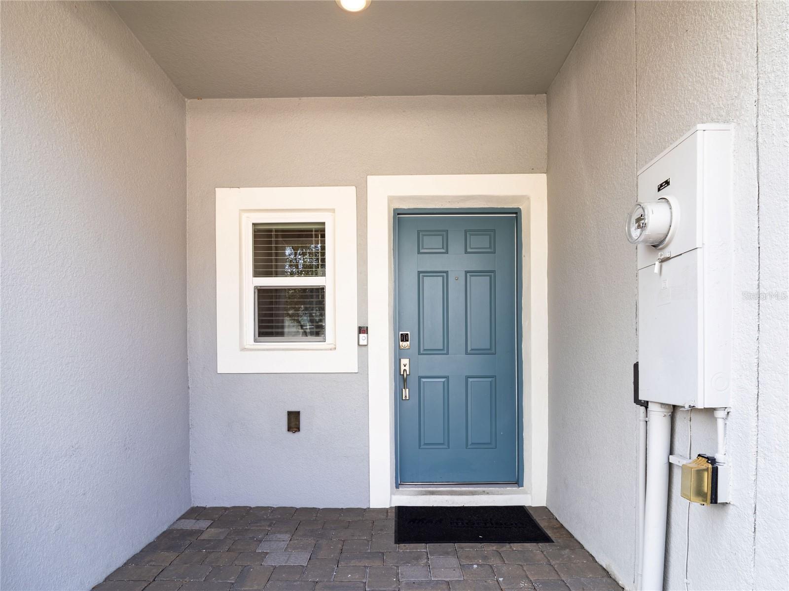 Listing photo 2 for 2918 Canary Ave