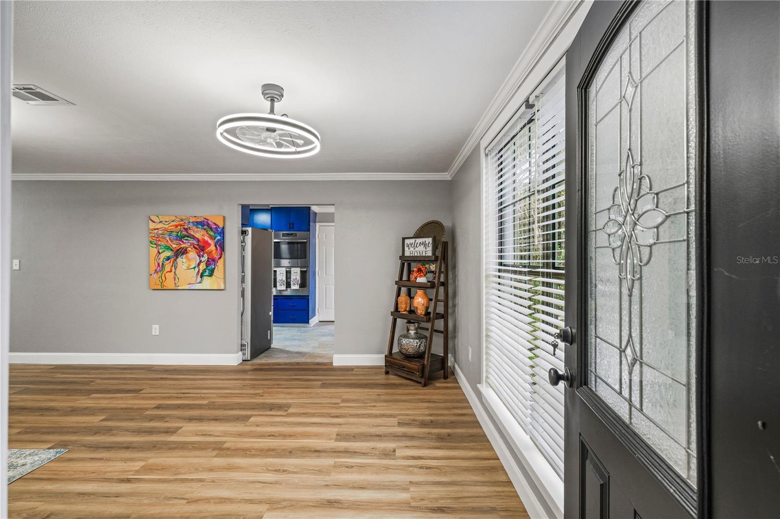 Listing photo 3 for 1518 Crest Ave