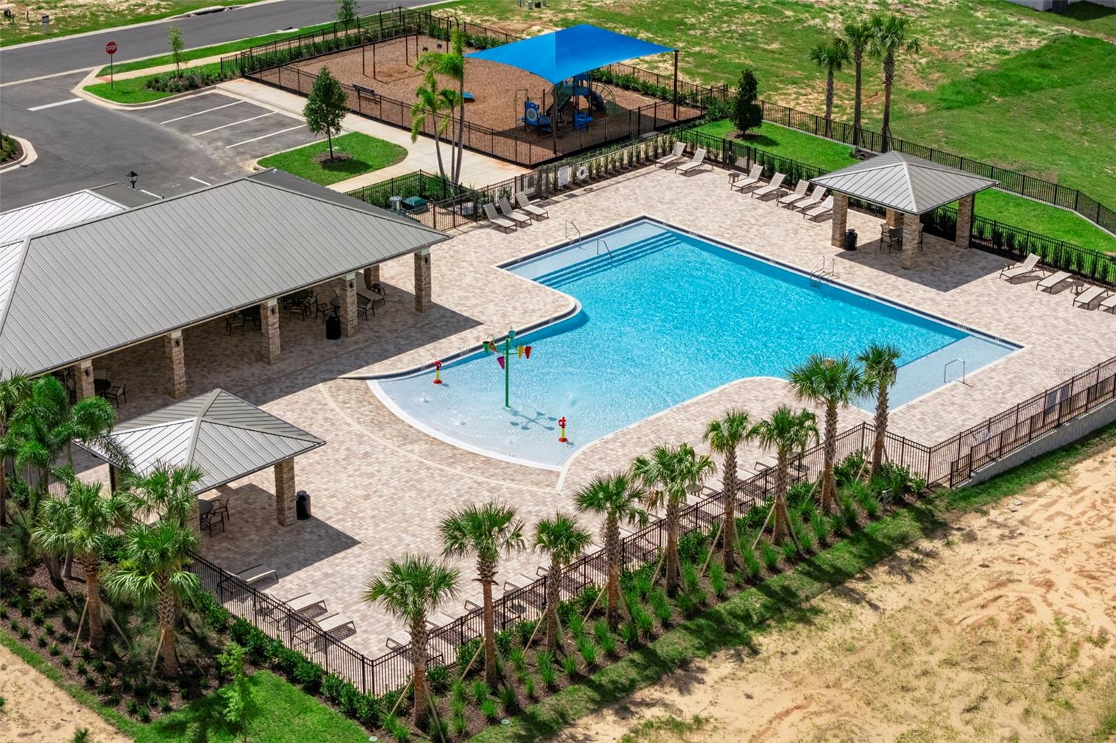 Listing photo 3 for 27452 Black Kite Ave