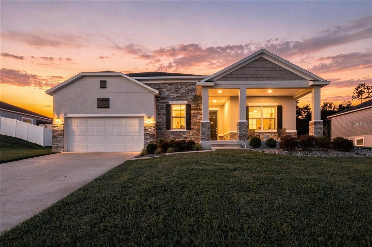 Listing photo 2 for 949 Fieldstone Way