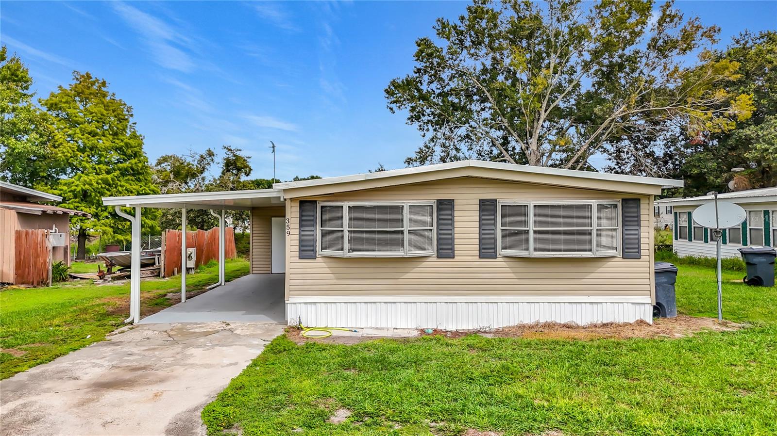 Listing photo 2 for 359 1st Ave N