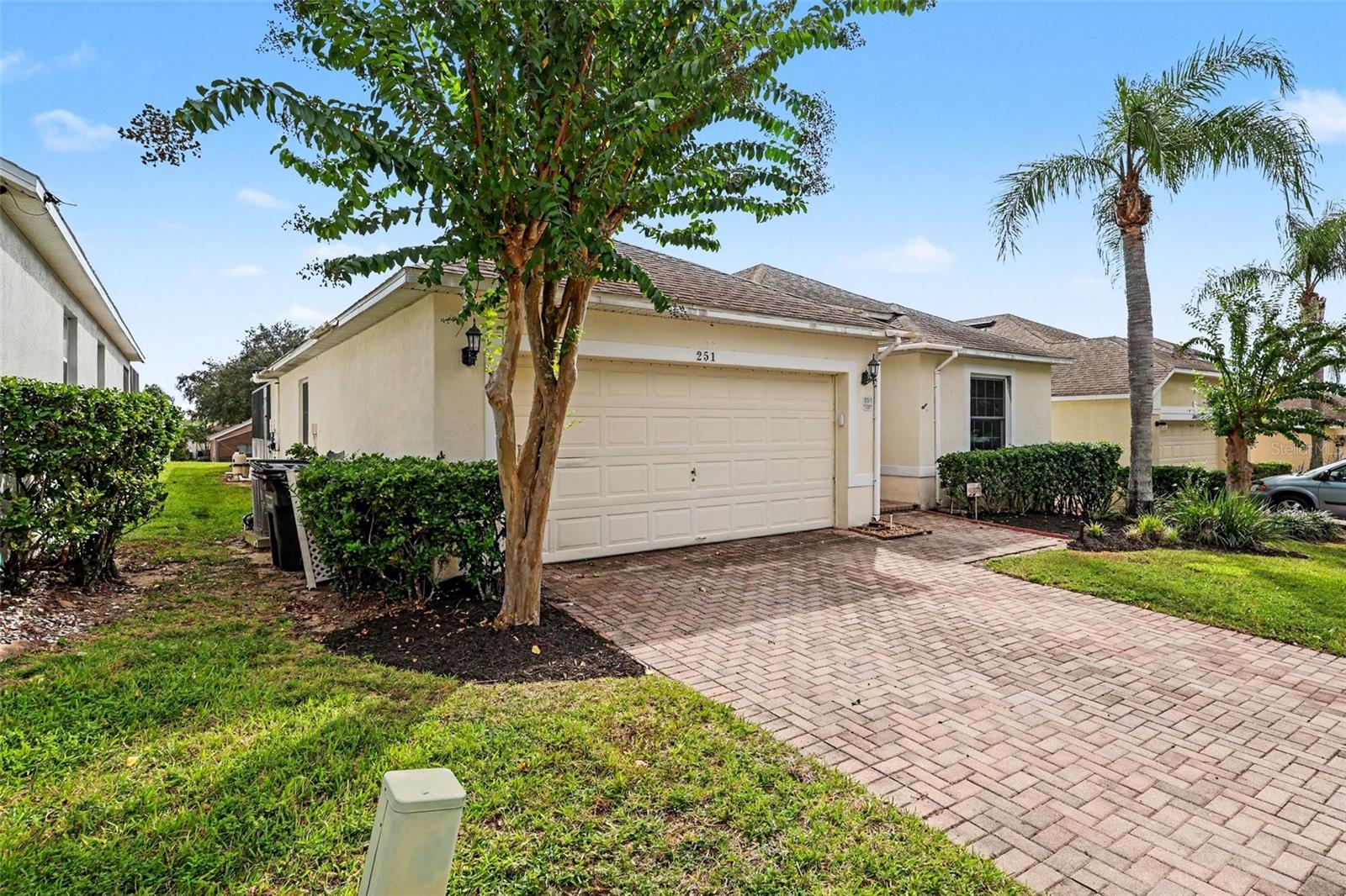 Listing photo 2 for 251 Kensington Dr
