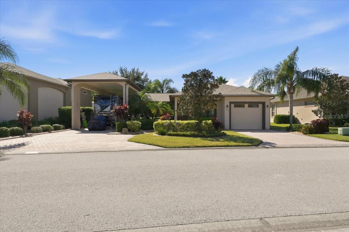 Listing photo 2 for 733 Meandering Way