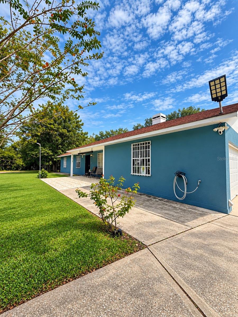 Listing photo 3 for 3368 Blossom St