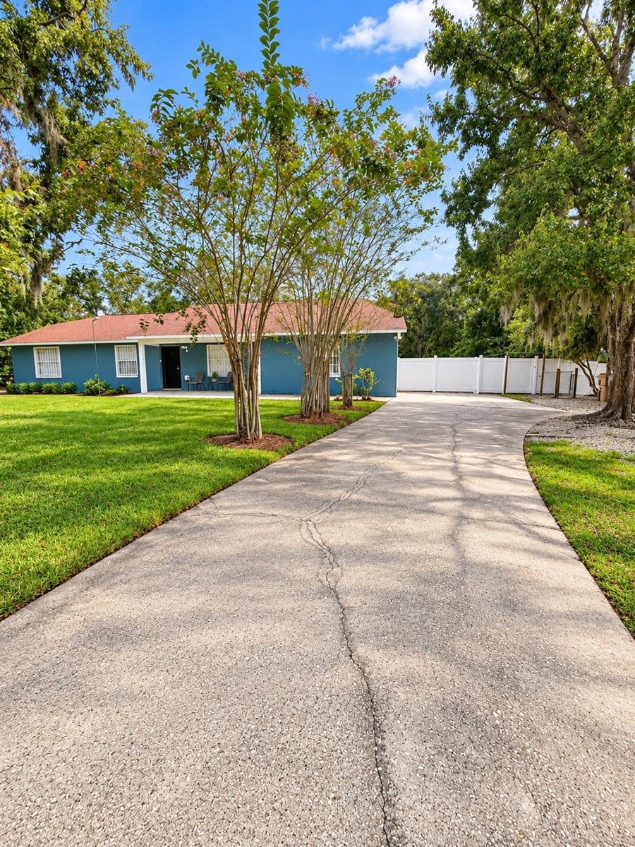 Listing photo 2 for 3368 Blossom St