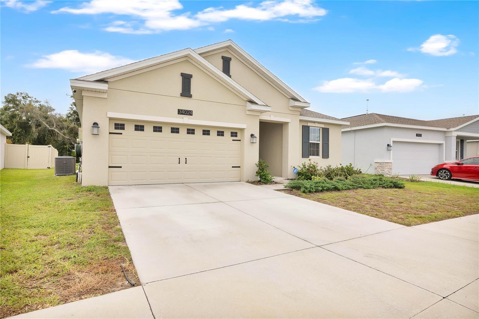 Listing photo 2 for 34024 Sky Blossom Cir