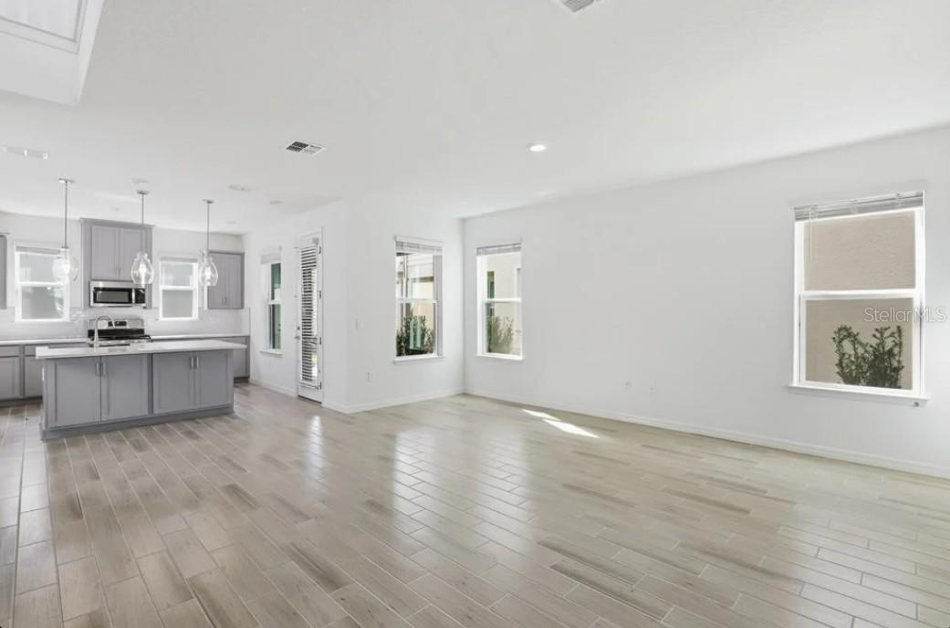 Listing photo 3 for 14791 Field Daisy Dr