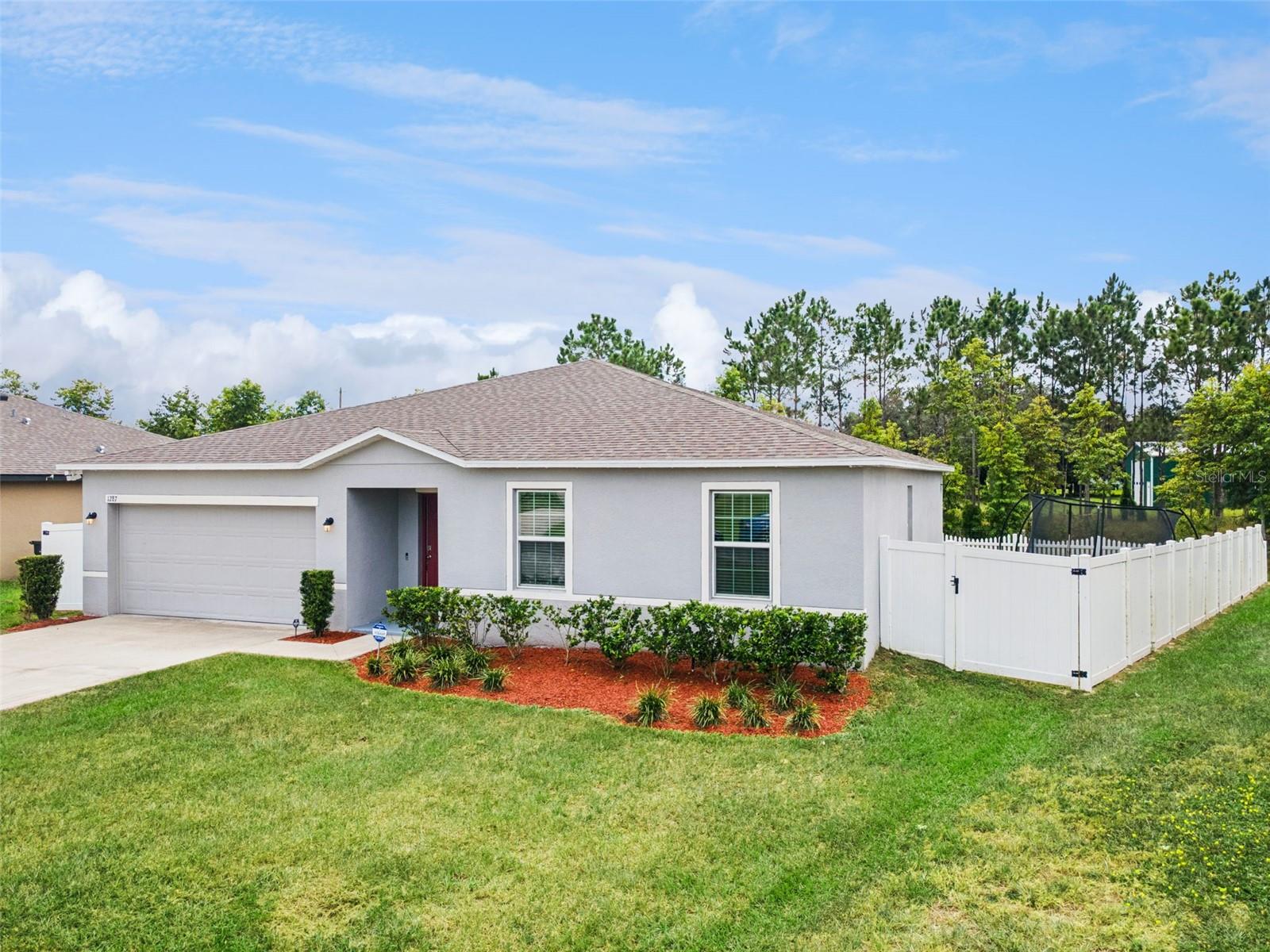 Listing photo 2 for 1287 N Platte Ct