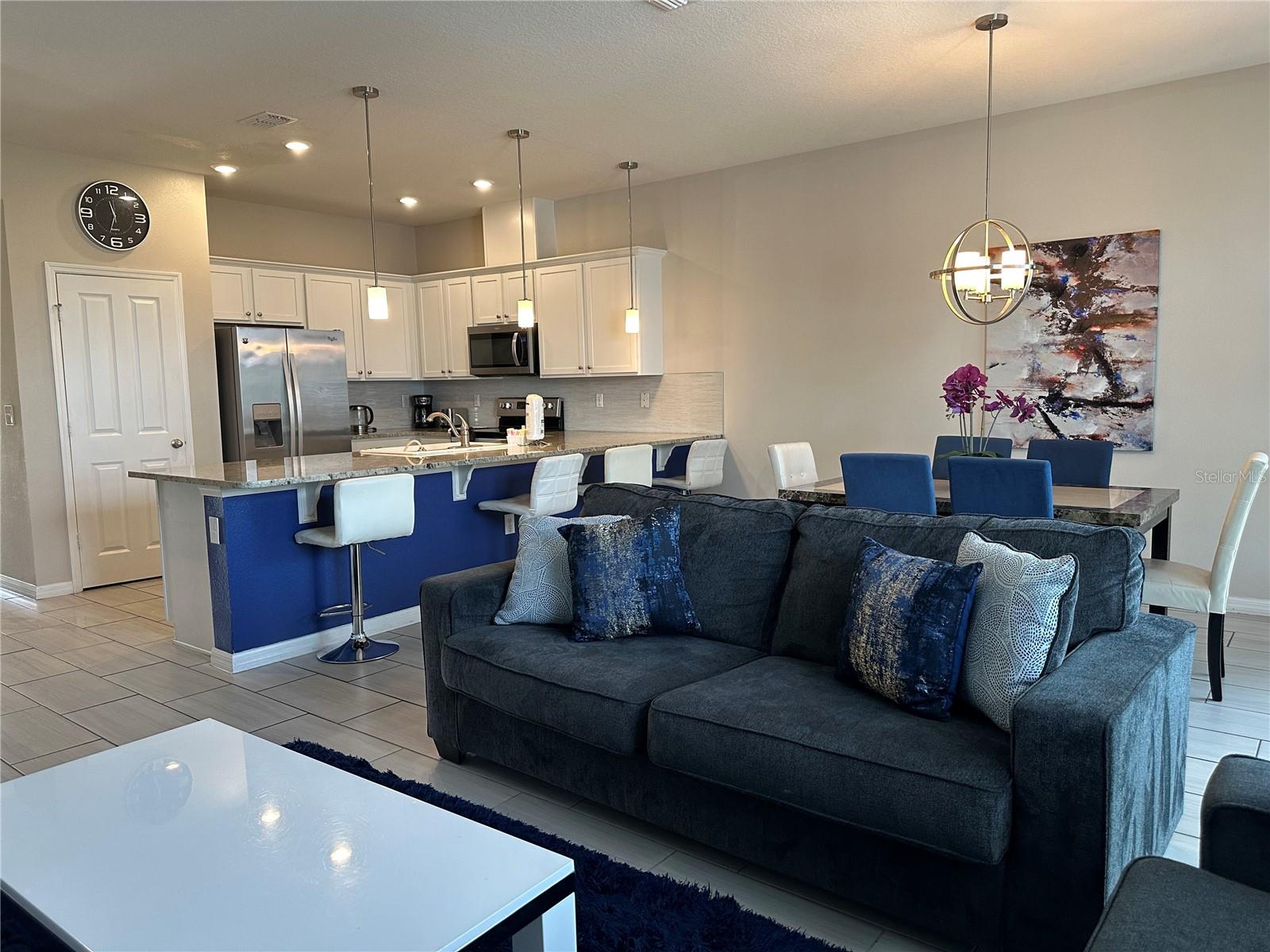Listing photo 2 for 5145 Adelaide Dr
