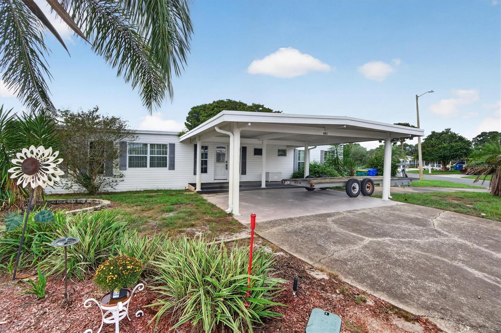 Listing photo 2 for 953 Todd Way