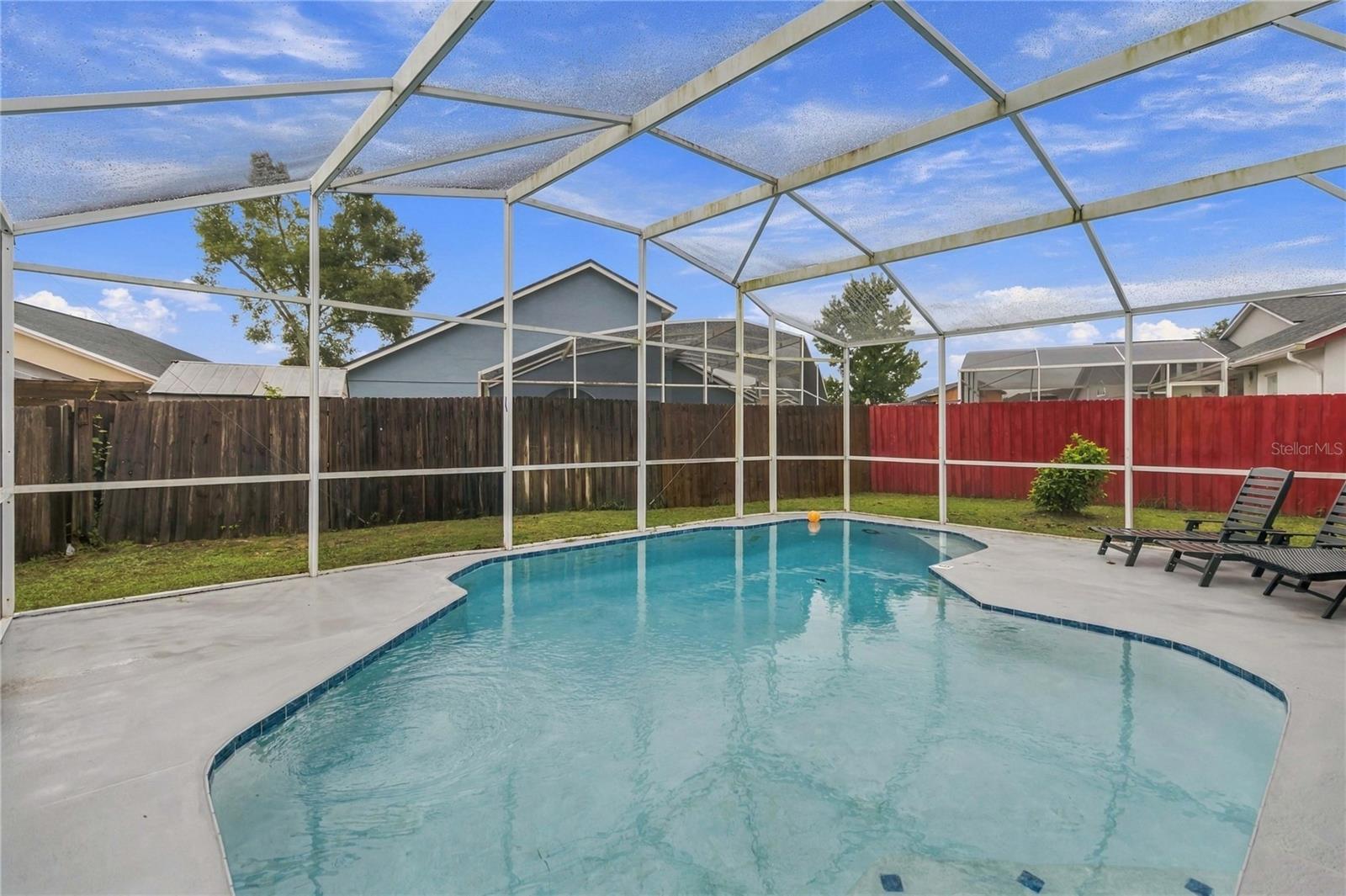 Listing photo 2 for 2911 Dickens Cir