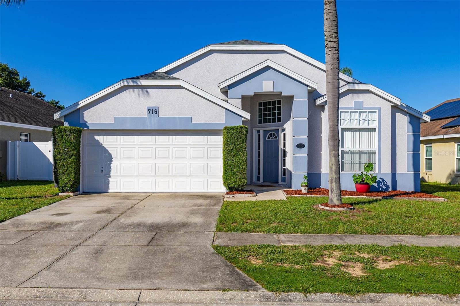Listing photo 1 for 716 Rochester Loop