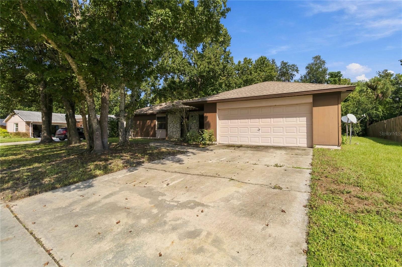 Listing photo 2 for 113 Lido Rd