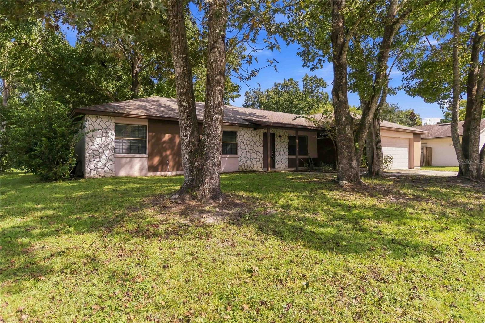 Listing photo 3 for 113 Lido Rd