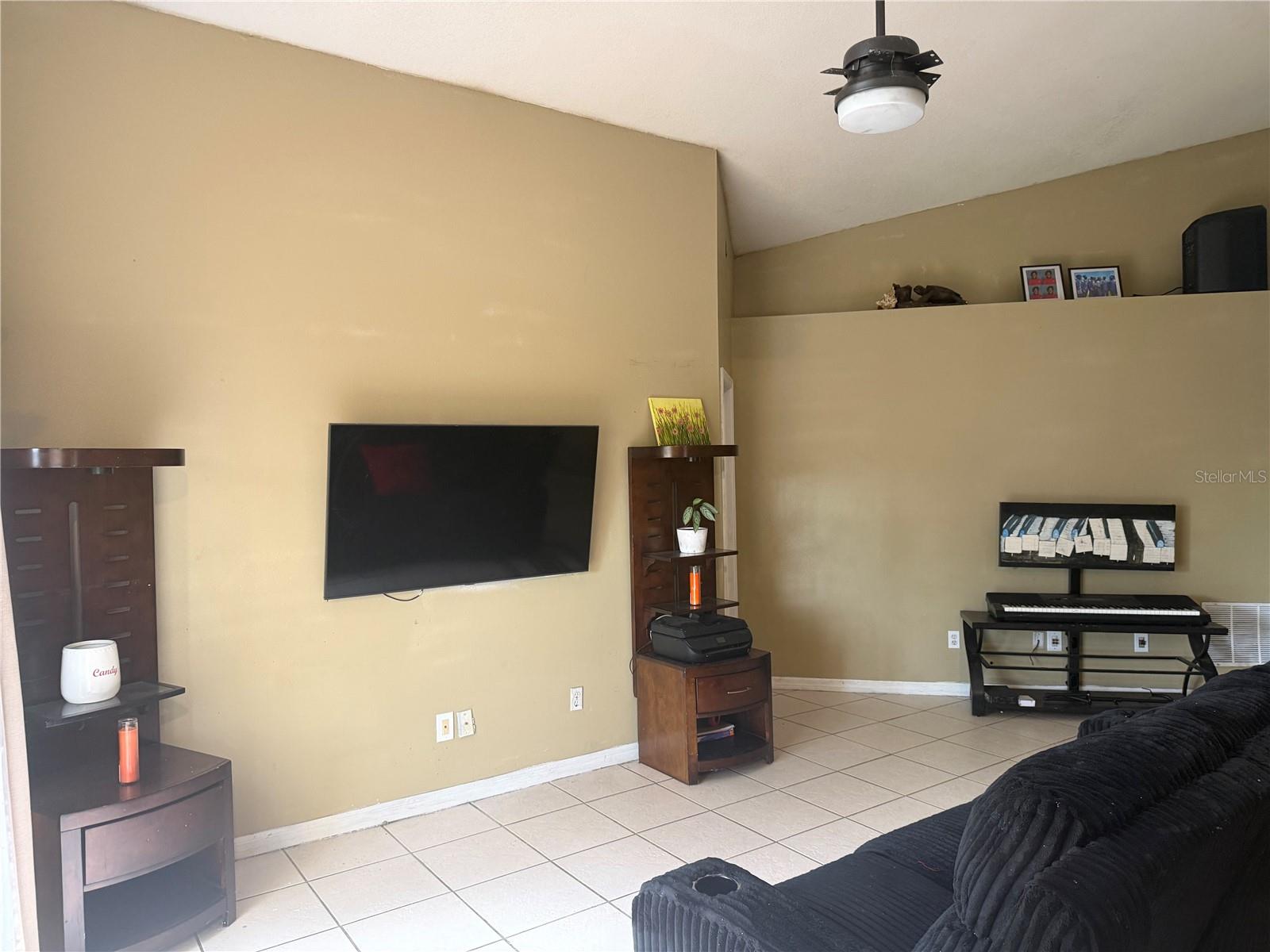 Listing photo 3 for 7912 Antibes Ct