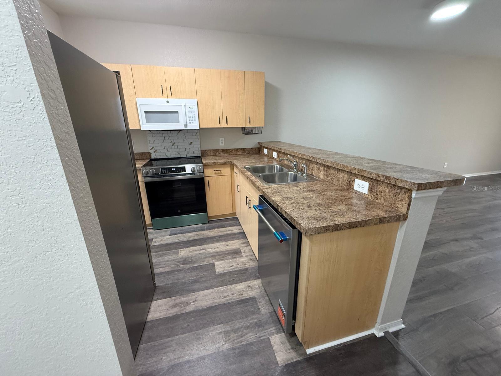 Listing photo 3 for 10201 Indian Creek Dr #10b