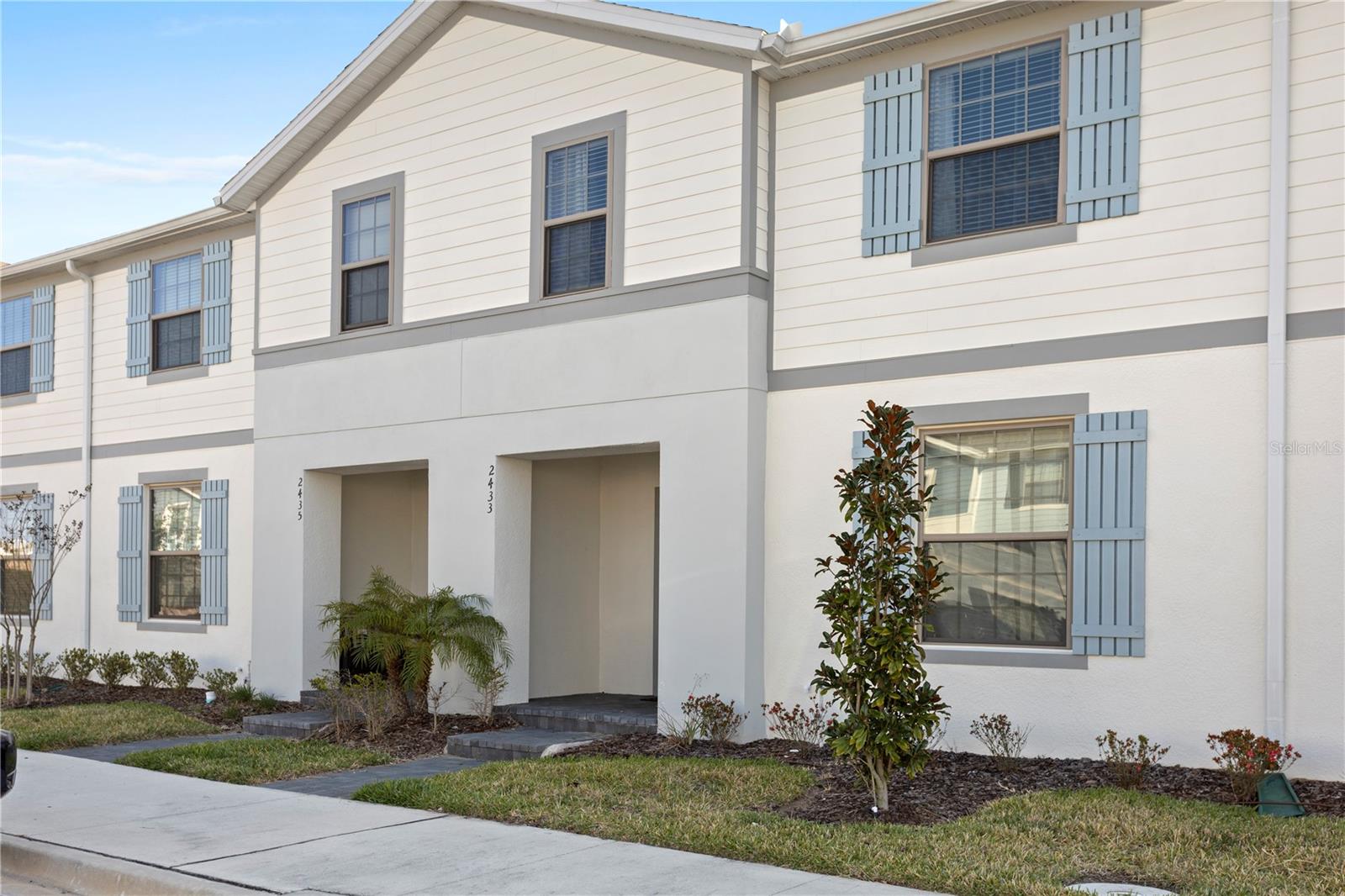 Listing photo 2 for 2433 Dubai St
