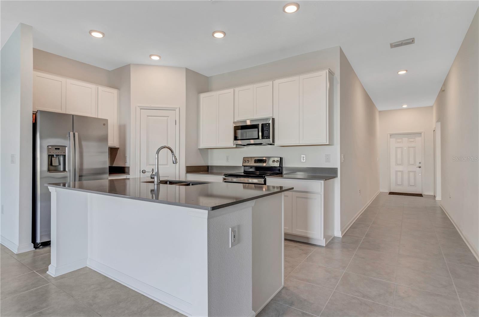 Listing photo 3 for 865 Citrus Reserve Blvd