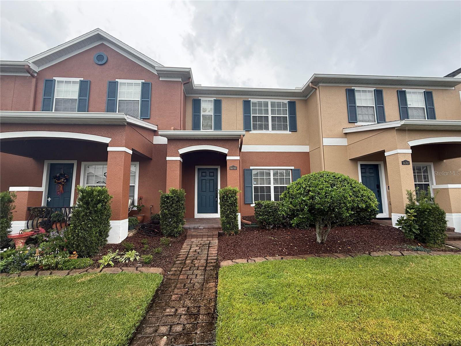 Listing photo 1 for 16711 Cedar Crest Dr