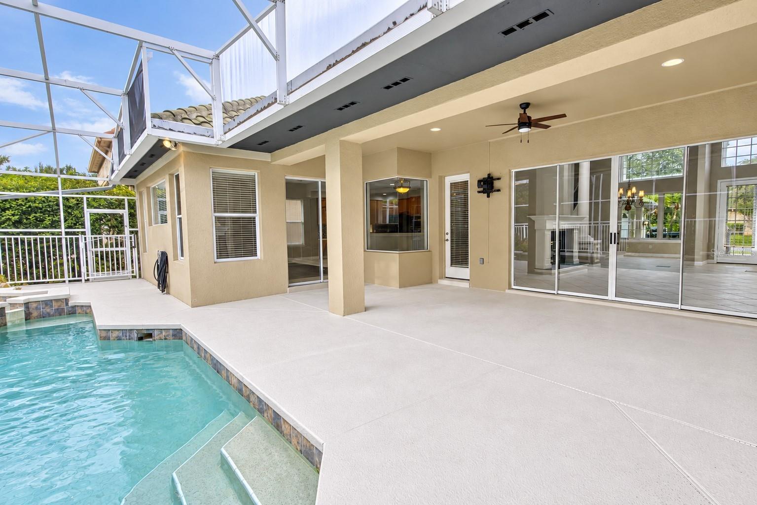 Listing photo 3 for 2078 Kensington Run Dr