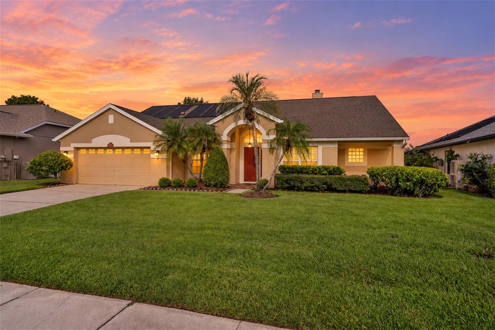 Listing photo 1 for 13715 Bluewater Cir