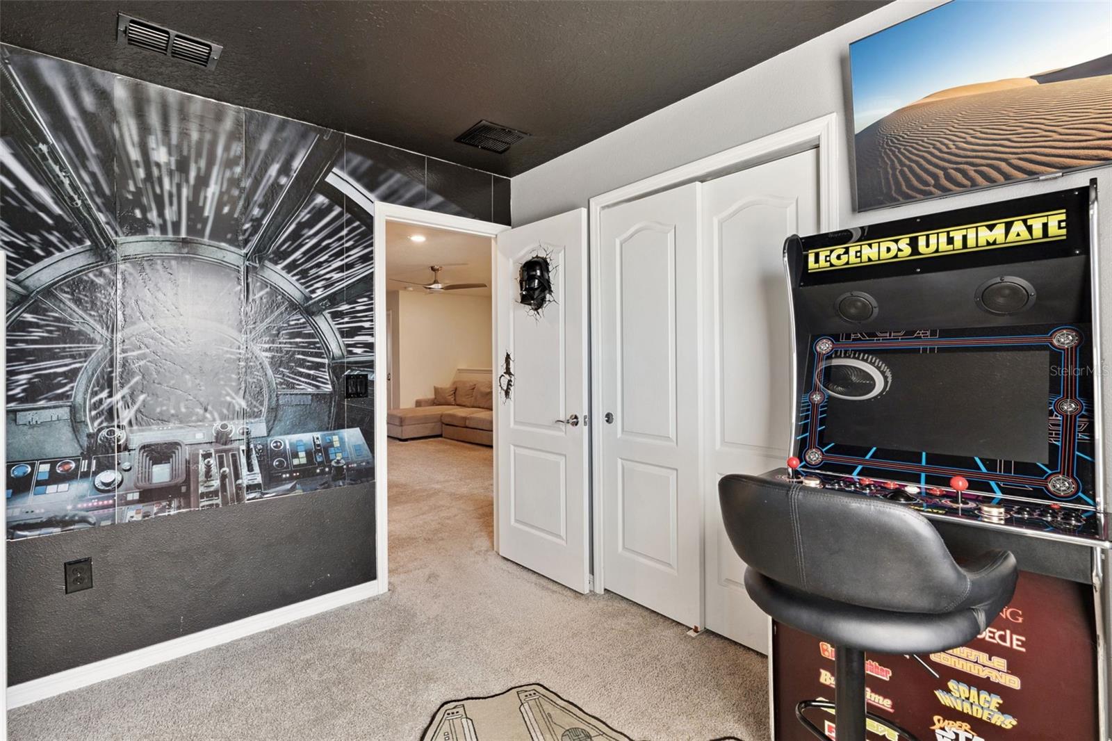 Listing photo 3 for 7163 Oakmoss Loop