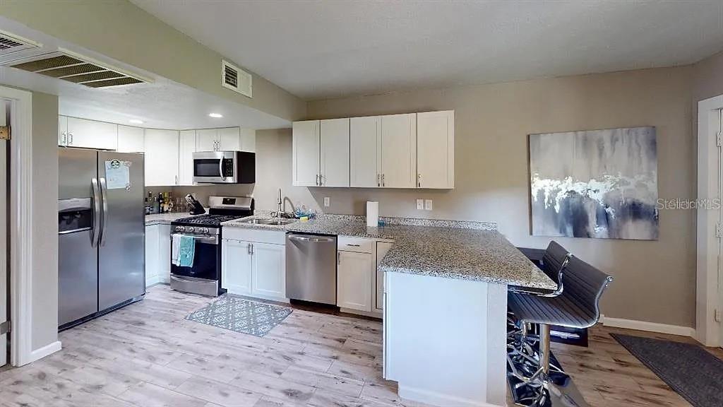 Listing photo 2 for 133 Oyster Bay Cir #101