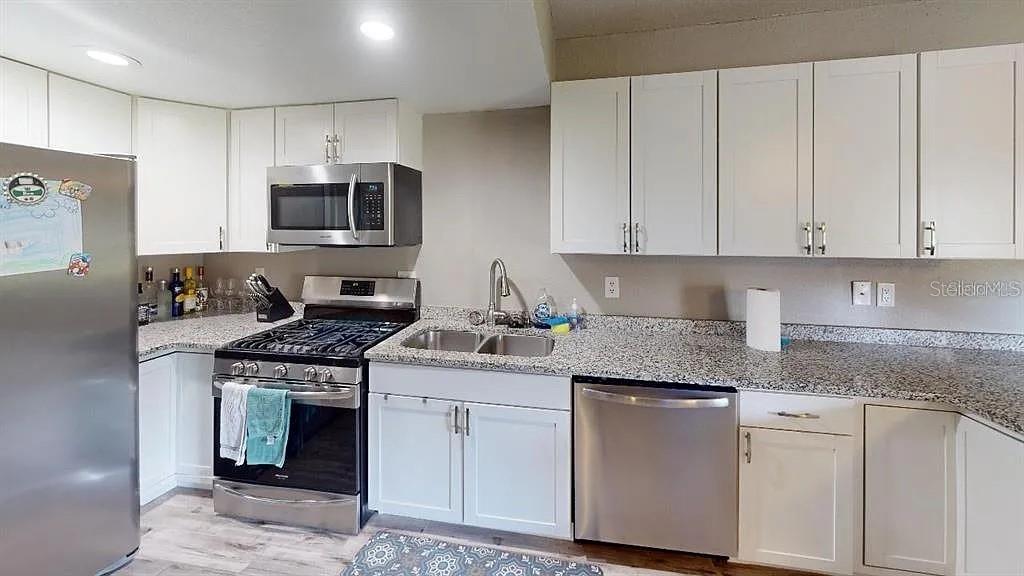 Listing photo 3 for 133 Oyster Bay Cir #101