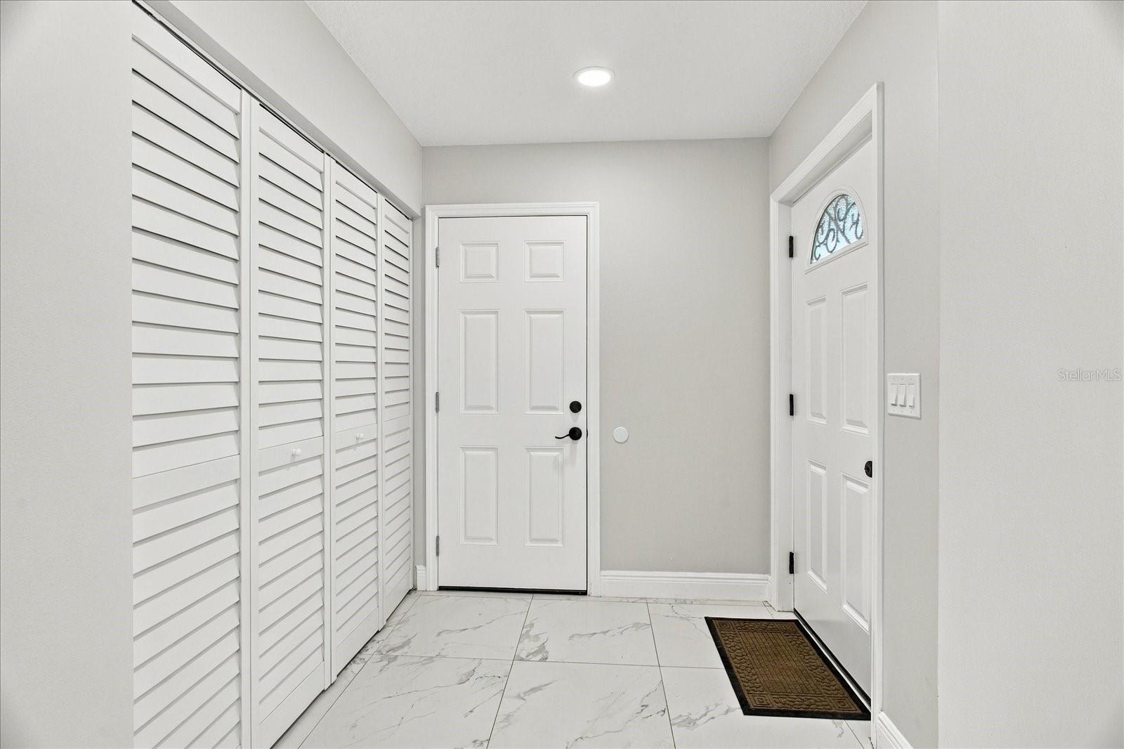 Listing photo 3 for 568 Tulane Dr
