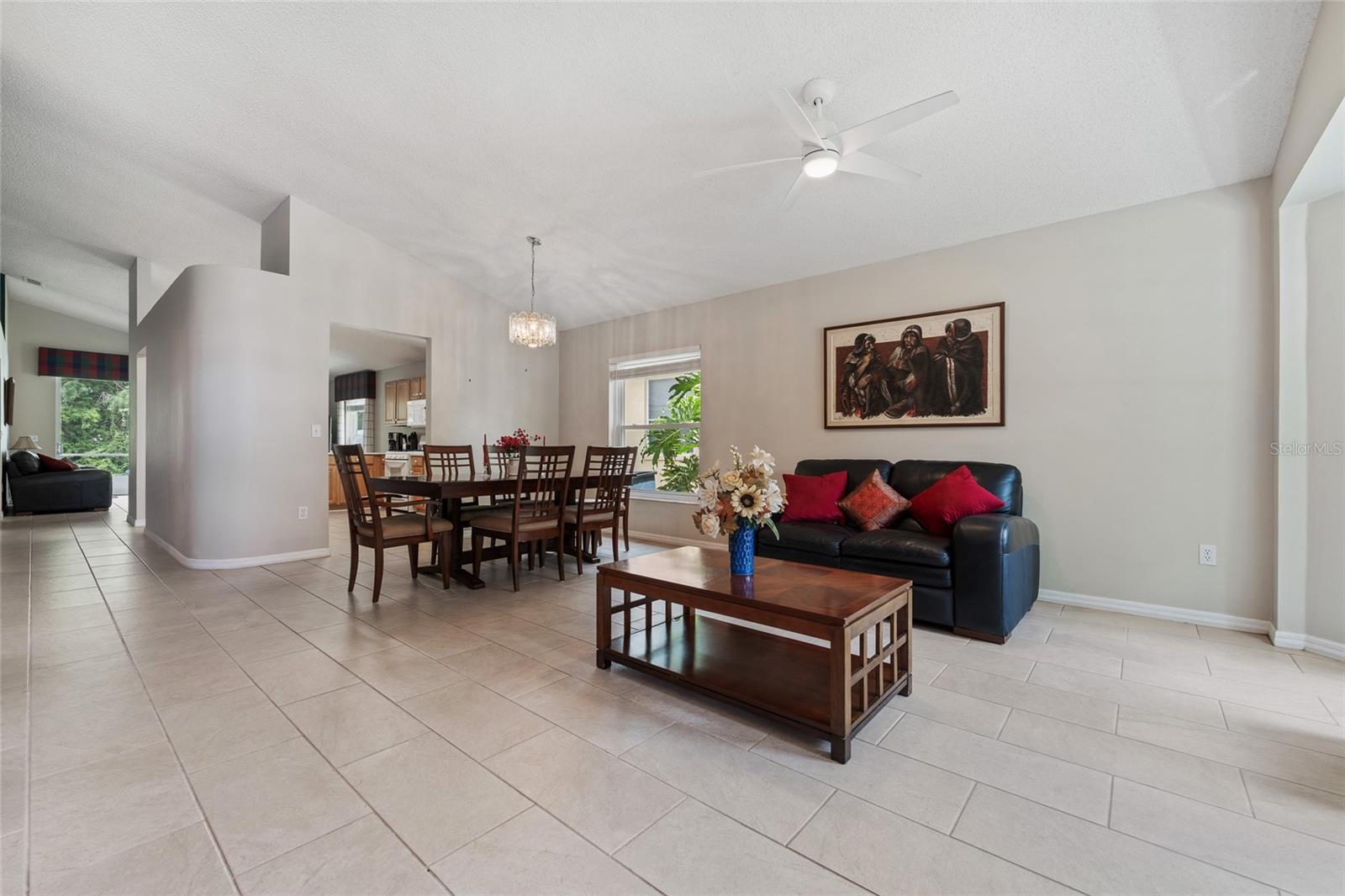 Listing photo 3 for 2955 Sabel Oak Pl