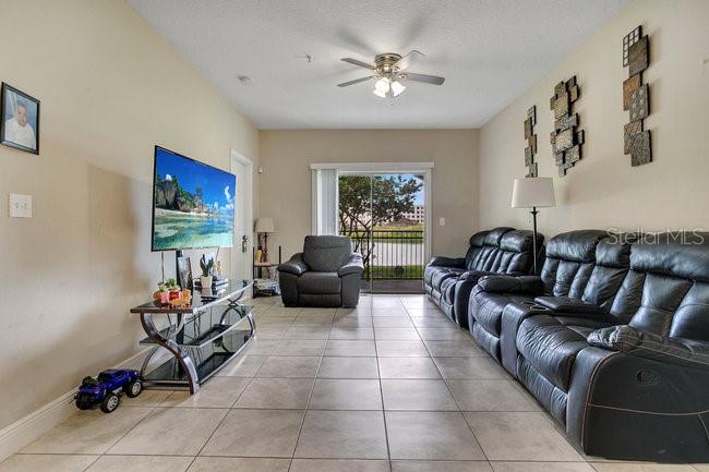 Listing photo 2 for 3702 Palm Desert Ln #5414