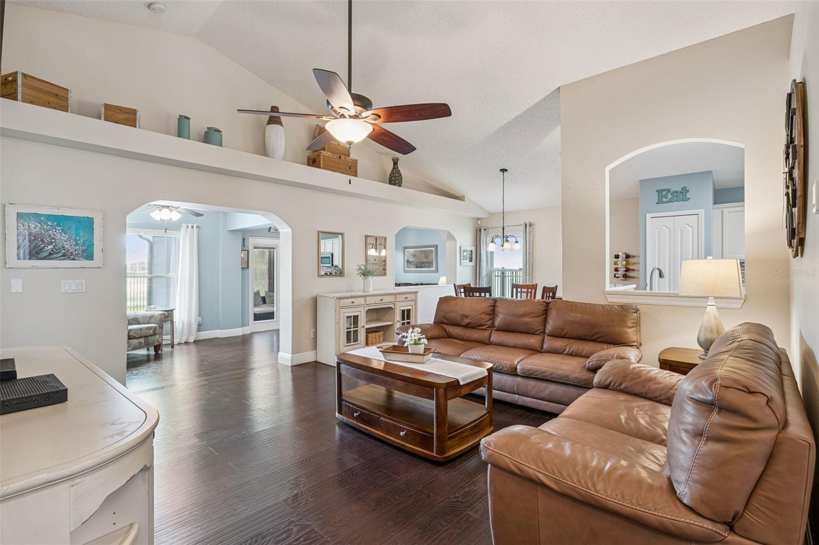 Listing photo 2 for 2219 Hillshire Dr