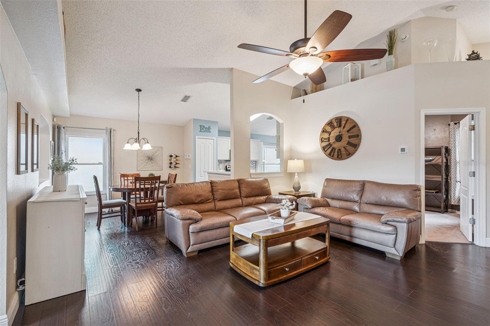 Listing photo 3 for 2219 Hillshire Dr