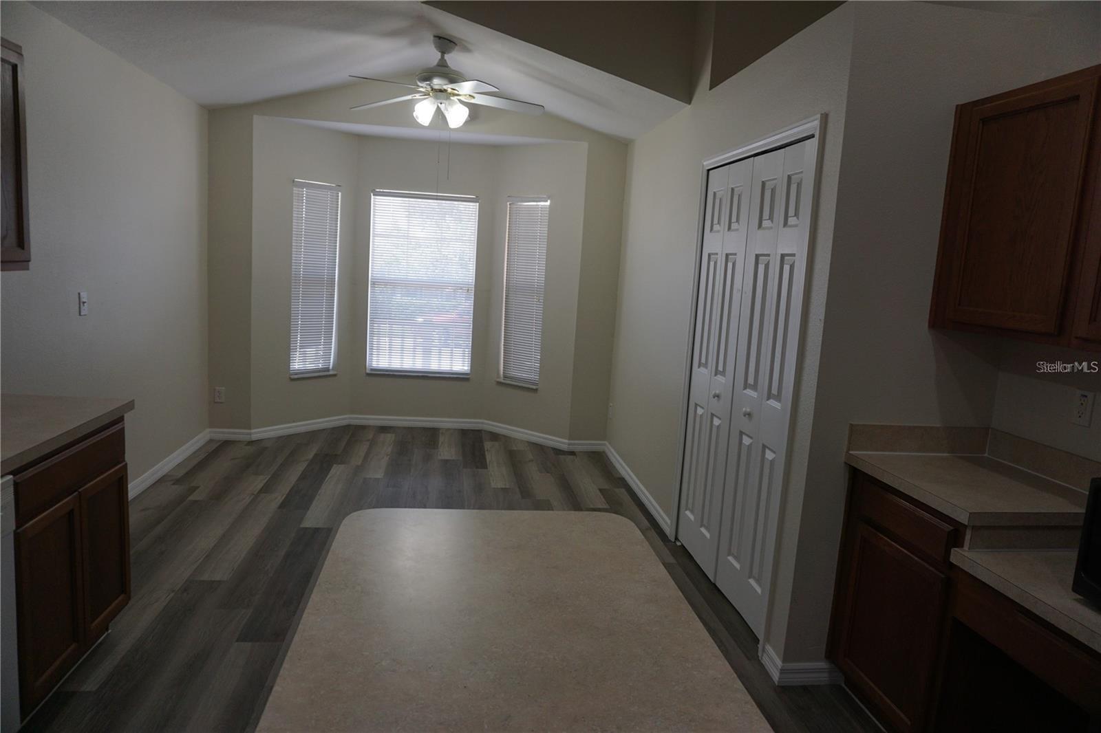 Listing photo 2 for 1084 Bluegrass Dr