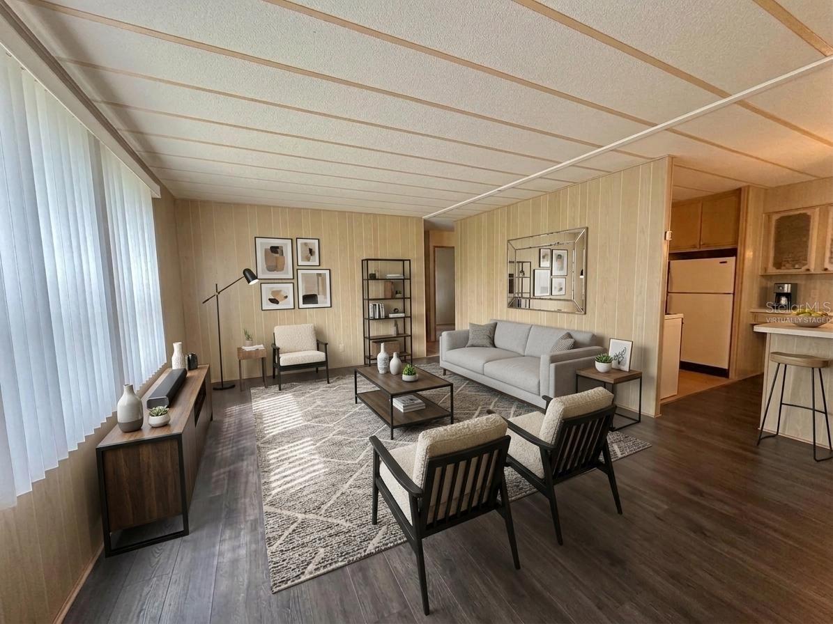 Listing photo 3 for 355 Hawthorne Blvd