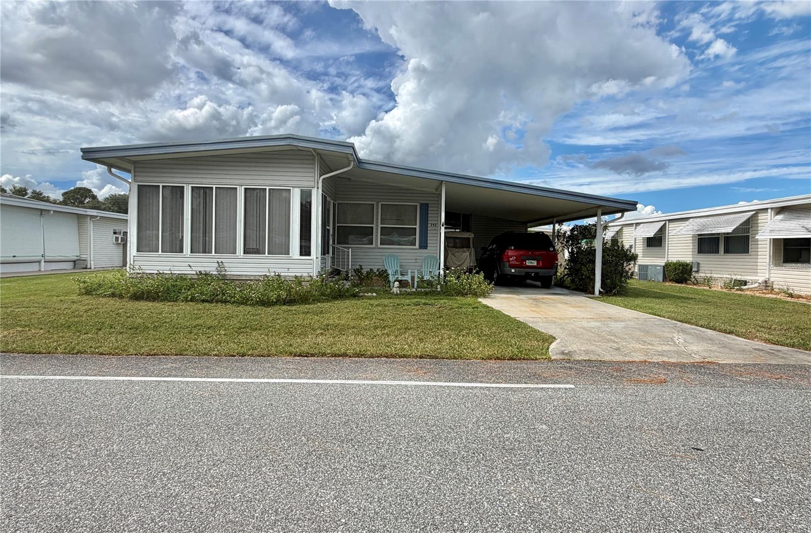 Listing photo 1 for 355 Hawthorne Blvd