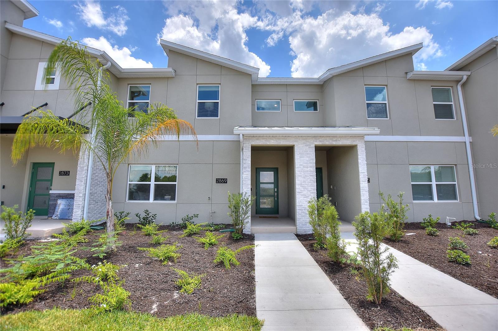 Listing photo 1 for 2869 Simile St