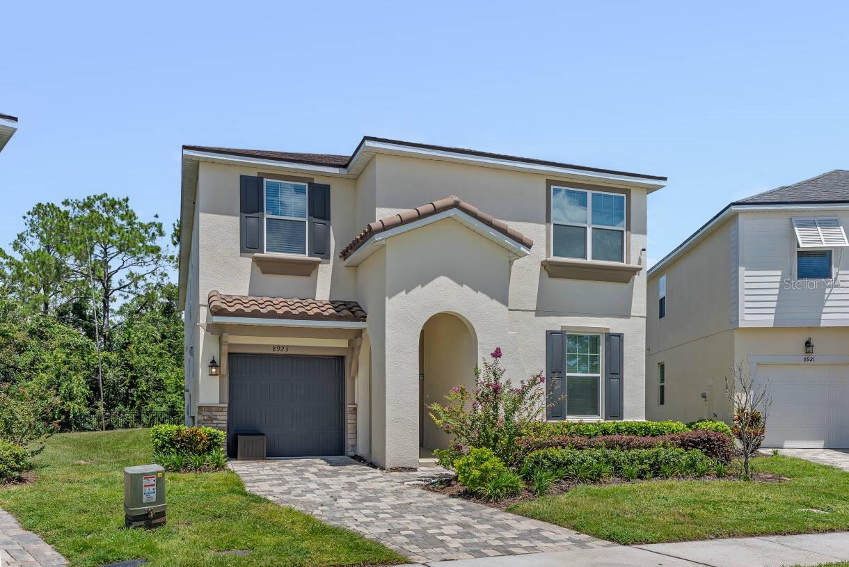 Listing photo 2 for 8923 Coconut Breeze Dr