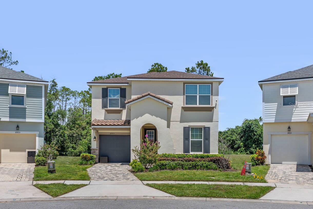 Listing photo 1 for 8923 Coconut Breeze Dr