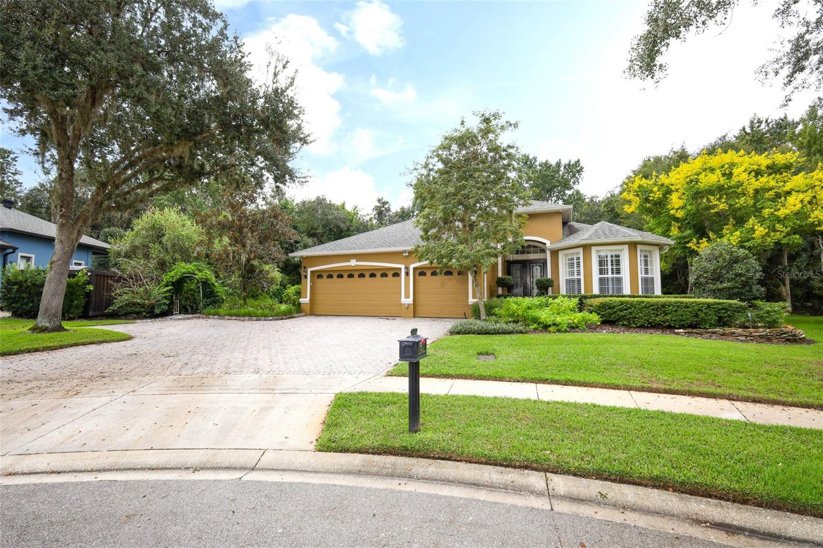 Listing photo 2 for 475 Verandah Ct