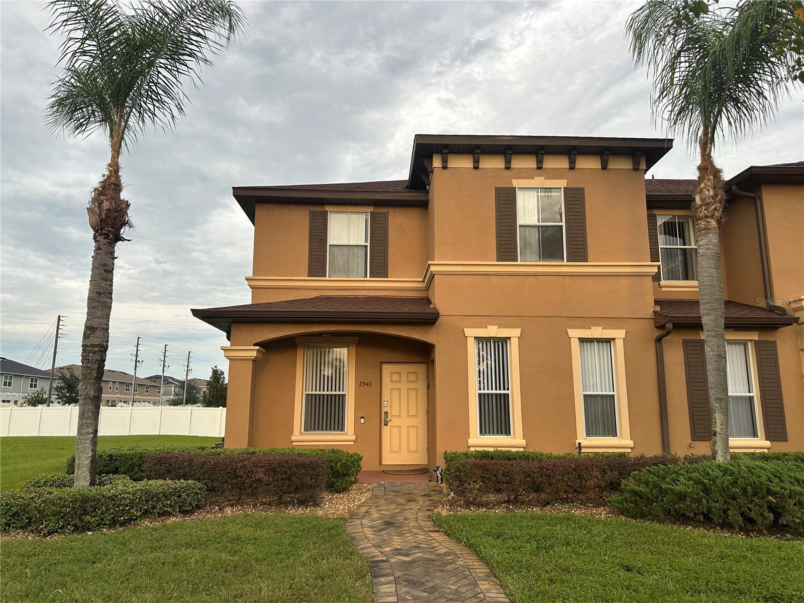 Listing photo 3 for 2346 Calabria Ave