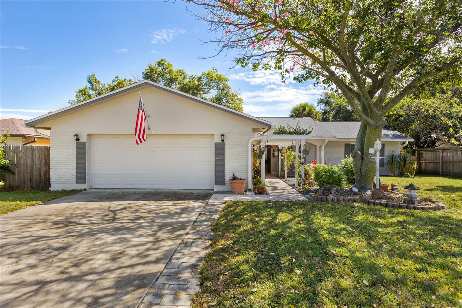 Listing photo 2 for 623 Green Meadow Ave