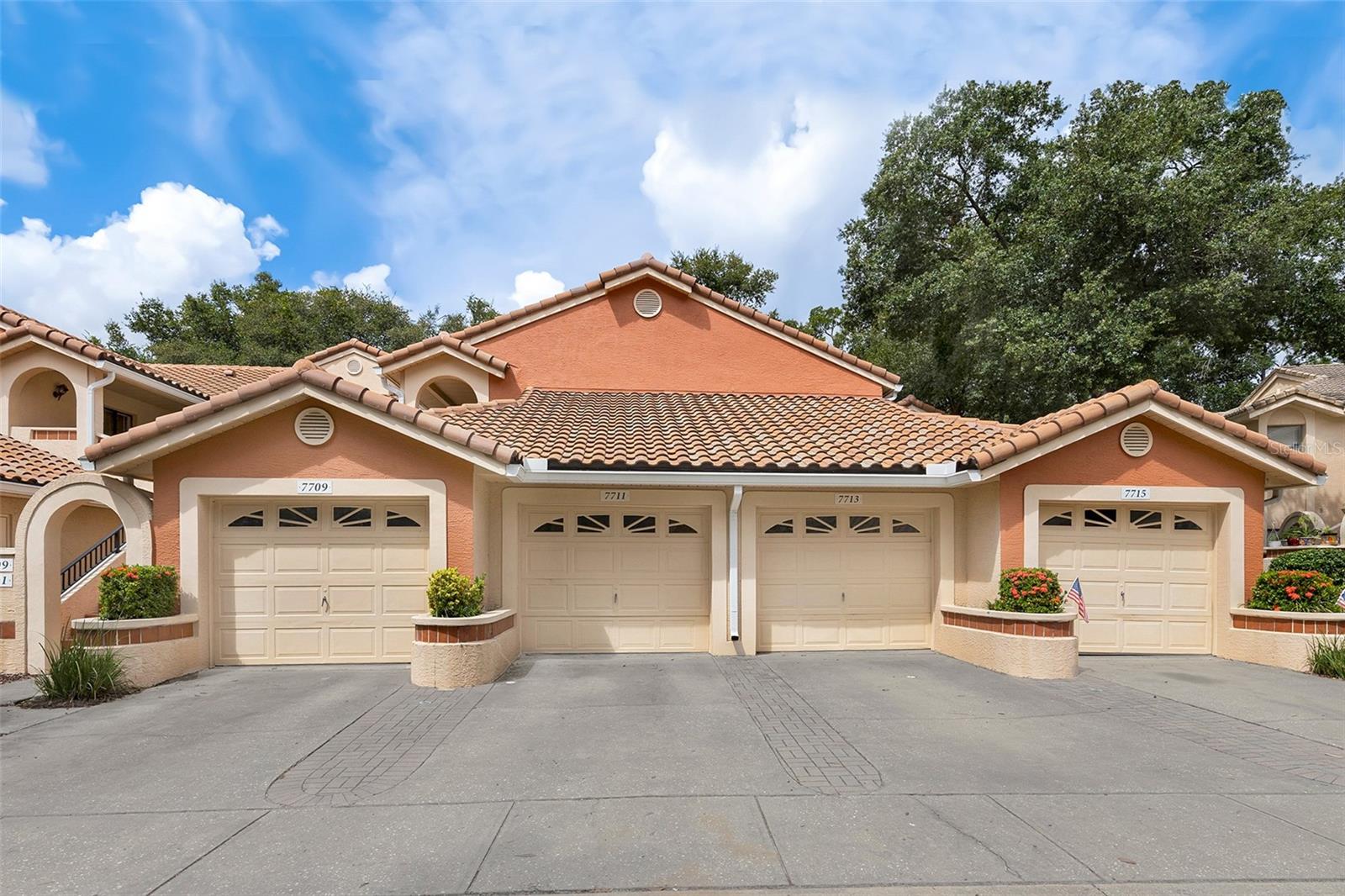 Listing photo 1 for 7711 Sugar Bend Dr