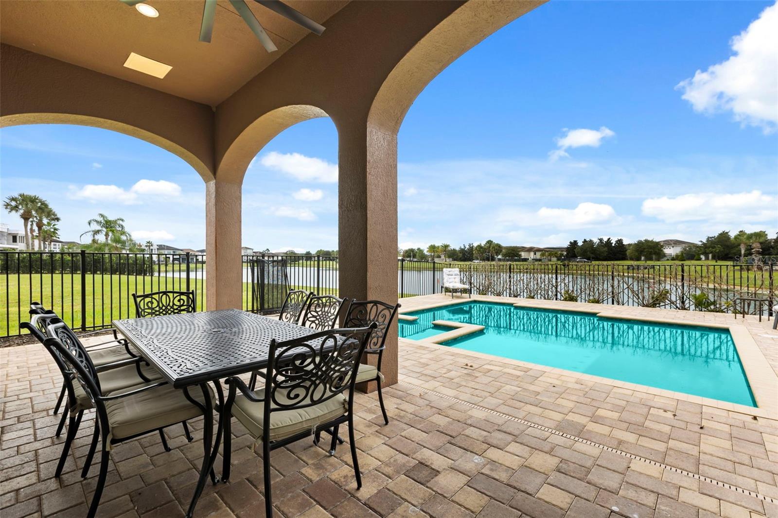 Listing photo 2 for 780 Golden Bear Dr