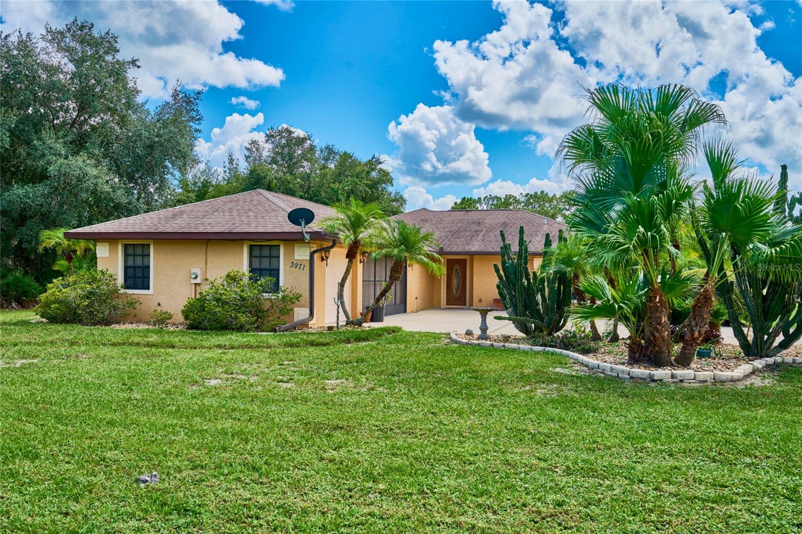 Listing photo 1 for 3971 Park Ave