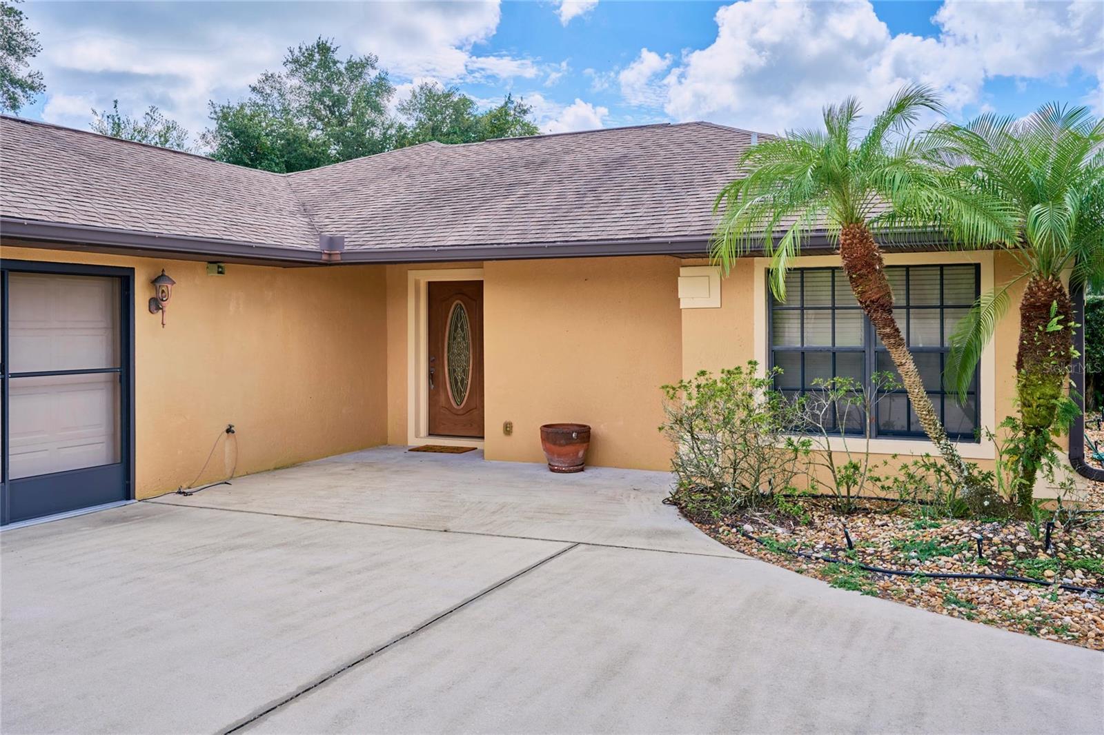 Listing photo 3 for 3971 Park Ave