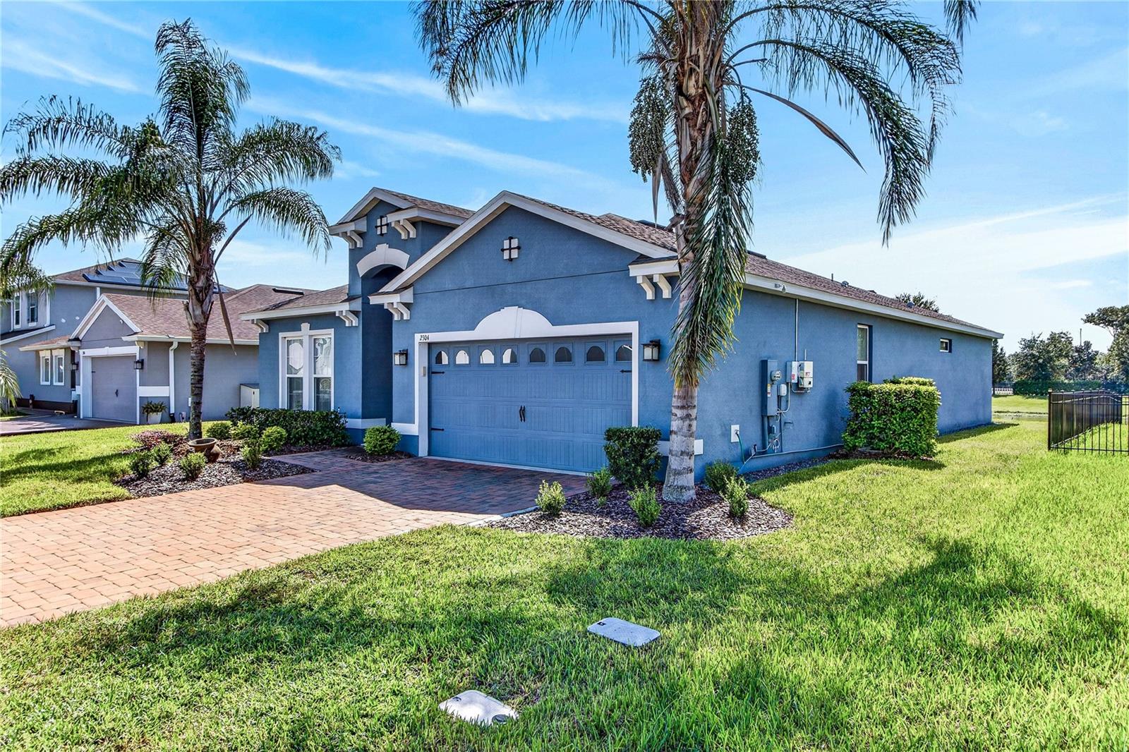 Listing photo 2 for 2304 Tudor Rose Dr