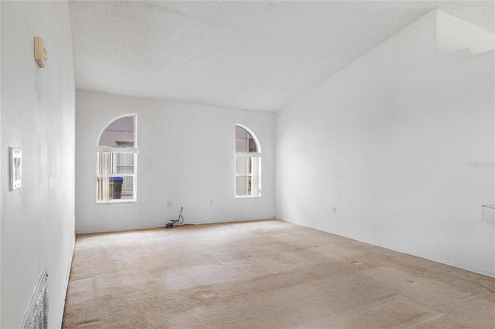 Listing photo 2 for 1620 Brook Hollow Dr